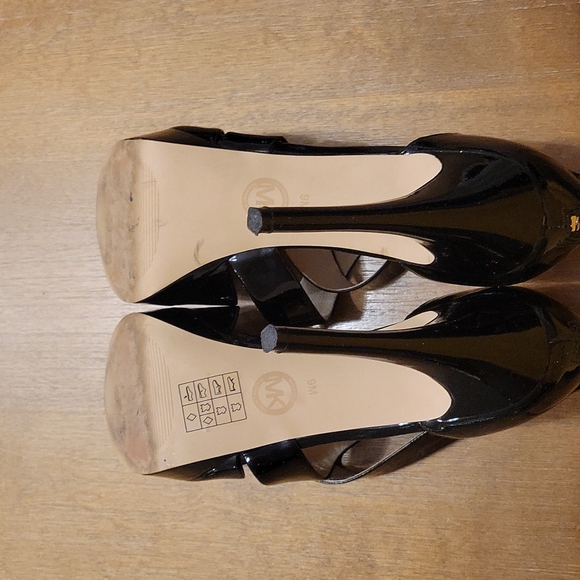GORGEOUS MICHAEL KORS PATENT LEATHER HEELS - Picture 5 of 16